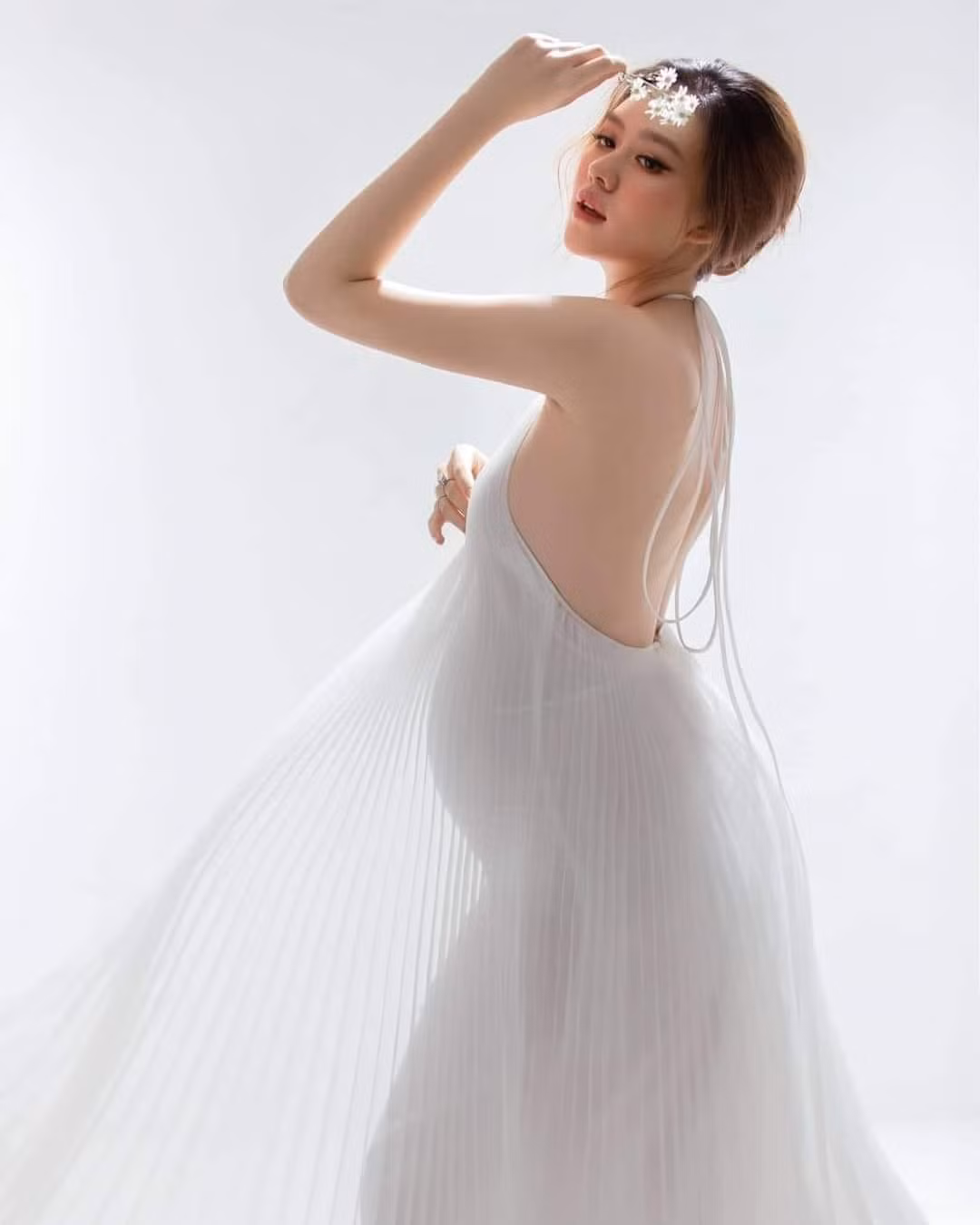 Tố Như khoe ảnh bầu.