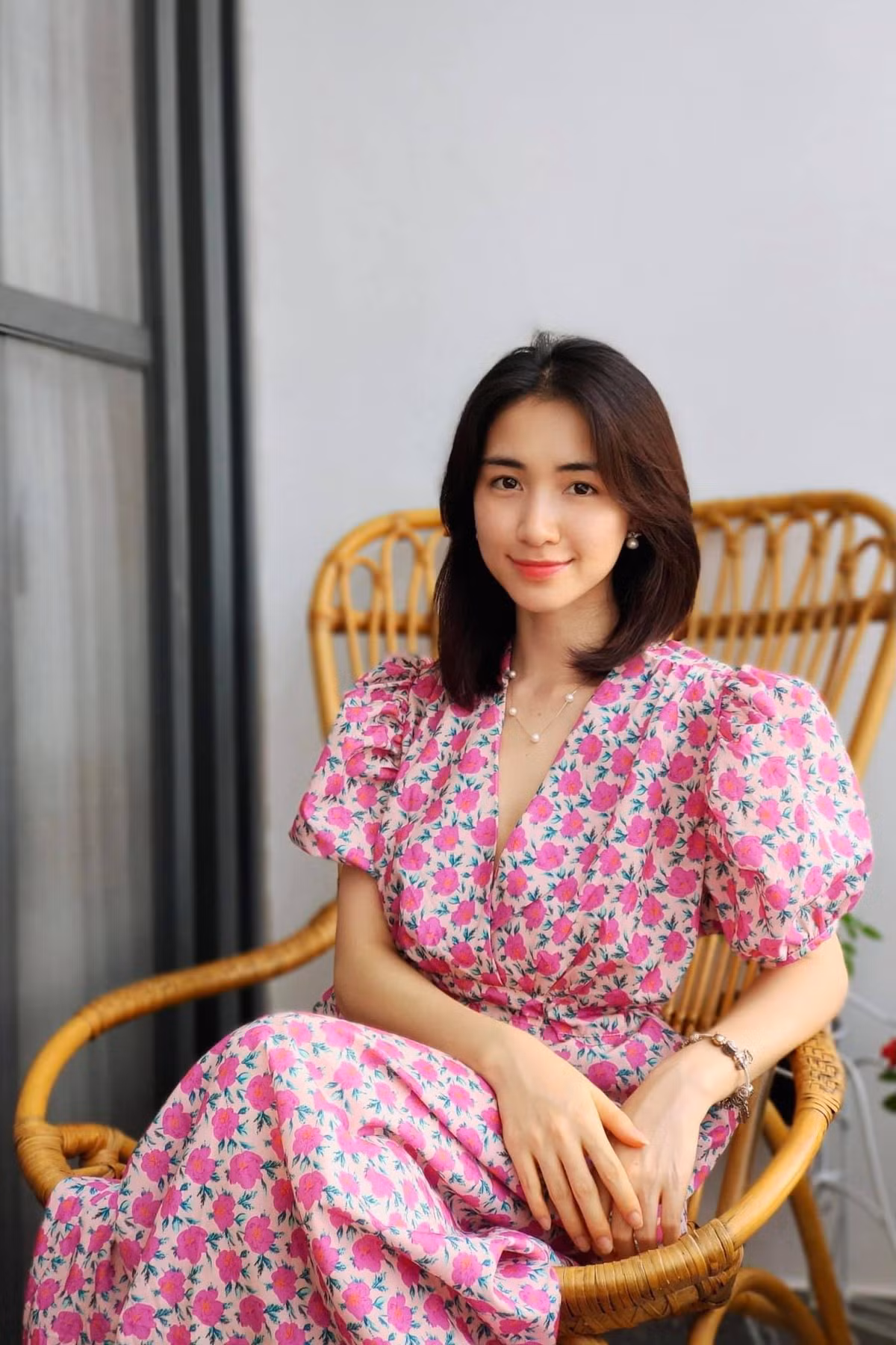 Ca sĩ Hòa Minzy khoe tóc mới đẹp dịu dàng.
