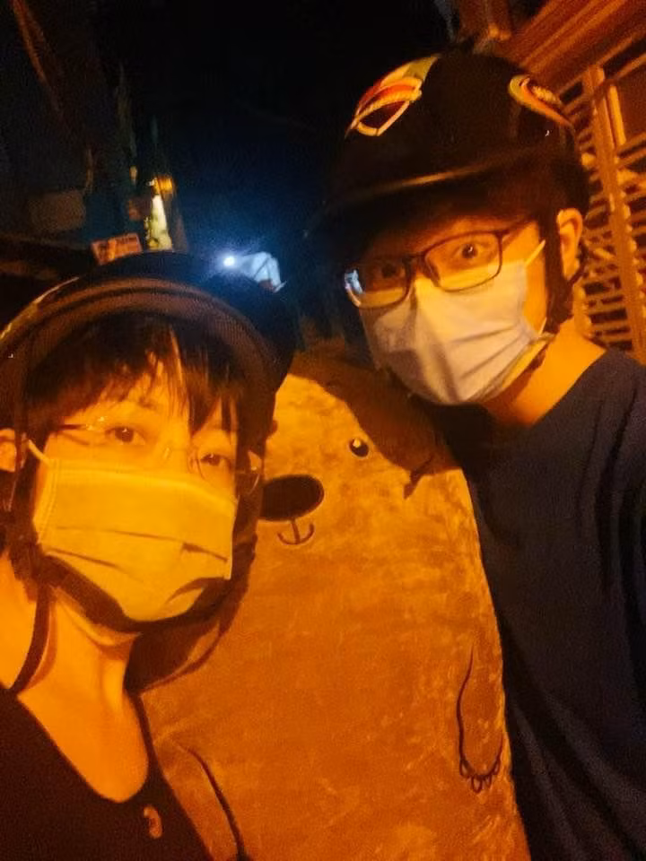 Trước đó, Thảo Vân từng chia sẻ niềm vui khi được tham gia vào công cuộc "cưa gái" của con. Cụ thể vào cuối tháng 9, MC nhà đài tiết lộ giây phút đi làm về chưa được nghỉ ngơi, nhưng khi quý tử gạ gẫm đi cùng tặng quà cho bạn gái, cô đã đồng ý ngay.