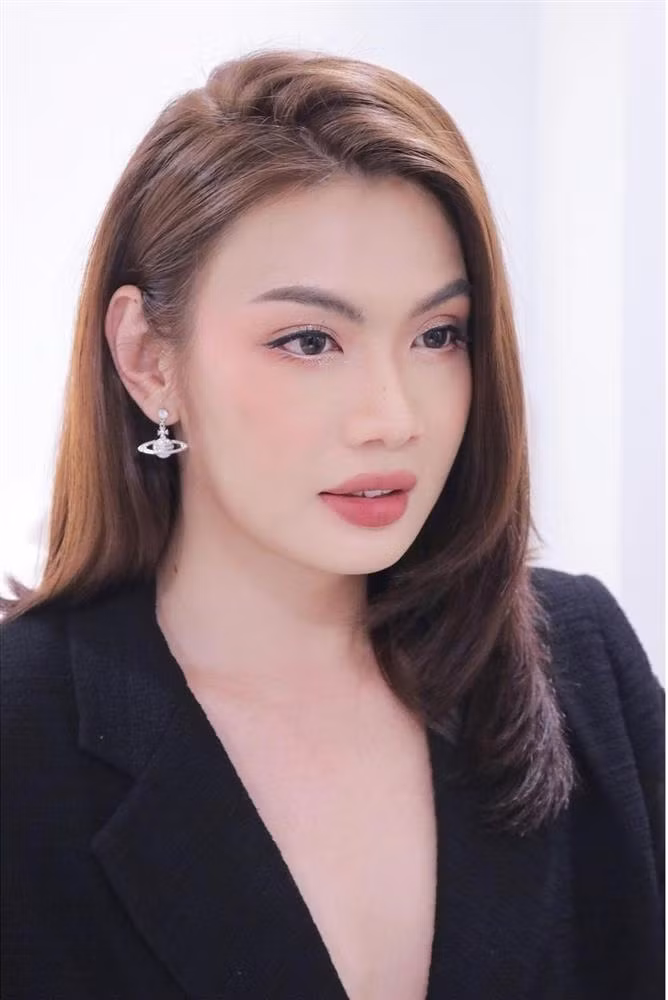 Ứng với mỗi set đồ là một layout trang điểm vô cùng "đi vào lòng người".