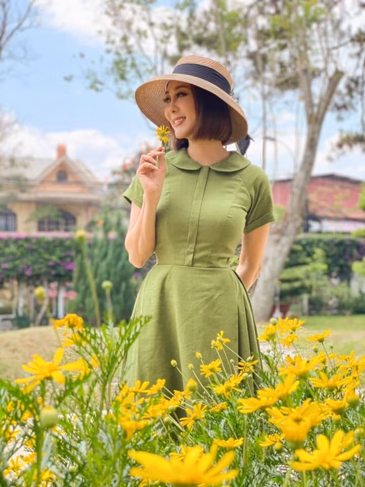 Nữ MC từng chia sẻ: "Trải qua quá nhiều thăng trầm, tôi thấy lên - xuống trong đời cũng như nhau. Mình sống càng không lo sợ, bản thân càng trẻ hơn". 