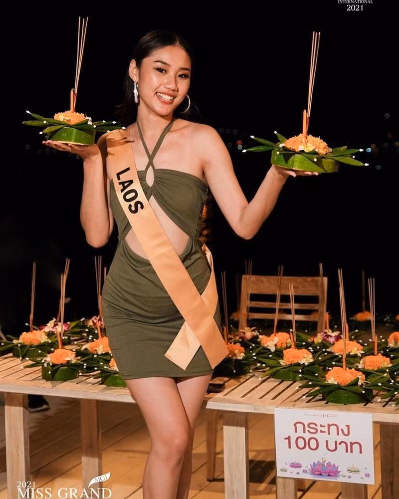 Cận cảnh nhan sắc hoa hậu "chui gầm bàn".