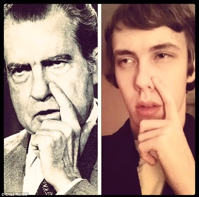 Điệu bộ để tay lên mũi giống cựu Tổng thống Richard Nixon: