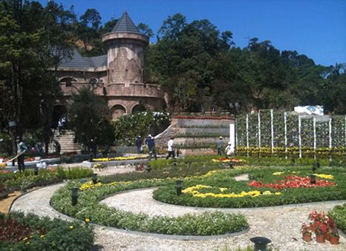 và từng sánh ngang với các khu nghỉ dưỡng khác như Le Bockr (Campuchia), Cap Saint Jacques (Vũng Tàu), Tam Đảo, Sa Pa, Đà Lạt…”