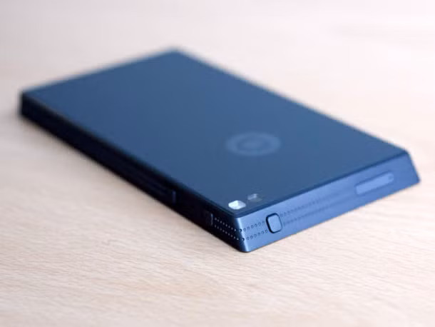 Hệ điều hành đối thủ của Android, Ubuntu Touch sẽ sớm có mặt trên các smartphone tầm trung và cao cấp ngay trong năm nay. Với bản hợp đồng hợp tác sản xuất mới ký kết với BQ (Tây Ban Nha) và Meizu (Trung Quốc), hệ điều hành này được kỳ vọng sẽ làm thay đổi làng smartphone năm nay.