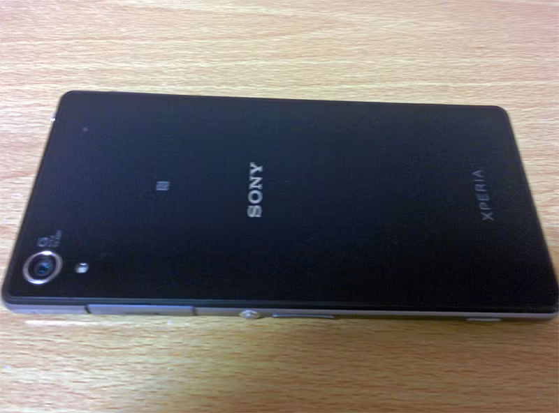 Trong khi Xperia Z1 Compact được giới thiệu tại triễn lãm điện tử tiêu dùng CES 2014 tháng trước còn chưa hết nóng, Sony đang “mau mắn” trình làng tiếp chiếc tablet Xperia Z2 Sirius. Sản phẩm này được cho là phiên bản kế tiếp của chiếc Xperia Tablet Z hiện nay khi phá kỉ lục về tablet mỏng nhất (6,4mm) và nhẹ nhất (429g bản Wifi và 439g bản LTE/3G).