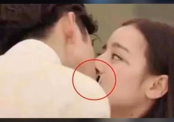 Choang voi 'dao cu bao ve' cho nu dien vien trong cac canh hon