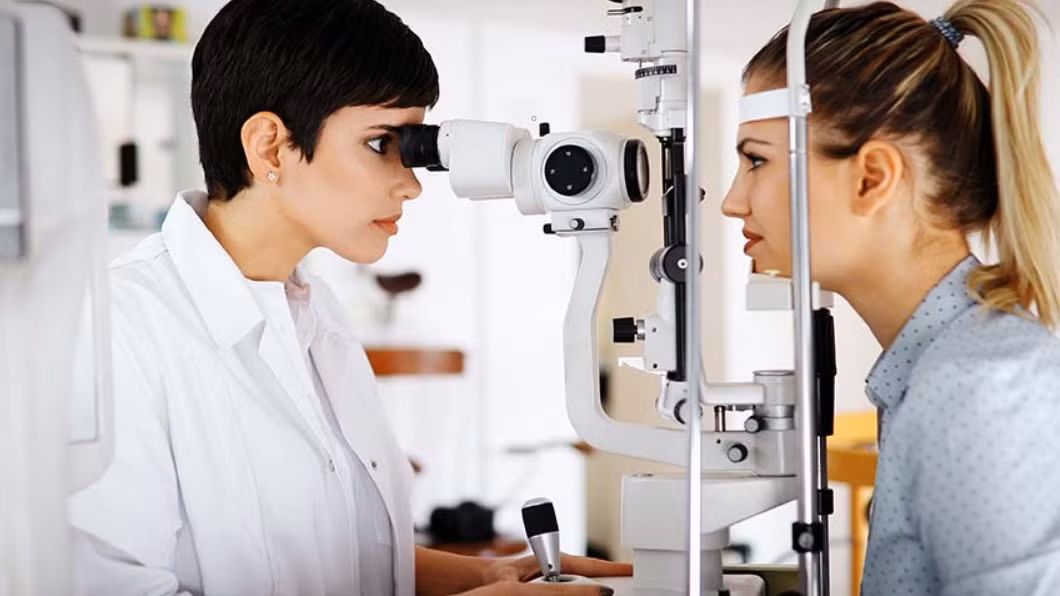 5 bí quyết bảo vệ mắt khỏi tia UV có hại trong mùa hè - Hình 2 5 bi quyet bao ve mat khoi tia UV co hai trong mua he-Hinh-2