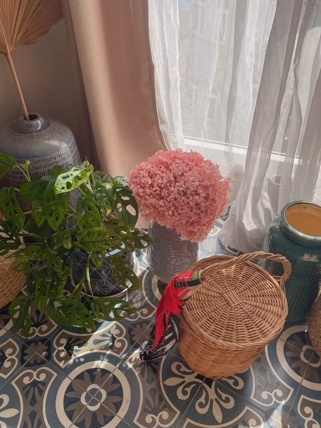 Amandine cho rằng sống độc lập là điều ai cũng mong muốn khi trưởng thành. Sống một mình là 1 phần của việc đó. Trước đây, có thể chỉ đơn thuần là tìm một nơi để ở, là cảm giác thoải mái khi ở nhà còn bây giờ, Amandine thấy môi trường sống tốt cũng rất quan trọng với các bạn trẻ.