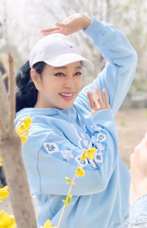 Anh moi cua Luu Hieu Khanh o tuoi 68 gay xon xao-Hinh-6