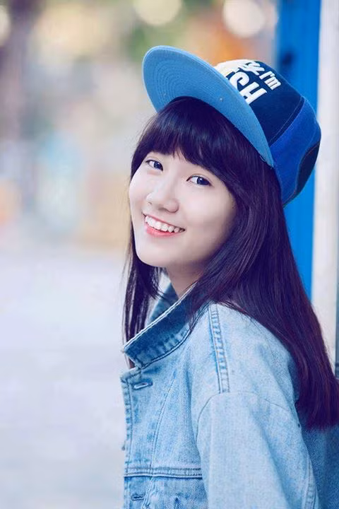 Với những bạn trẻ có sở thích giao lưu, kết bạn trên ccTalk, thì gương mặt những nữ MC tại đây luôn là điều gây được ấn tượng rất lớn. Fei Khanh là nữ MC 9x đang có một lượng fan khủng bởi ngoại hình dễ mến và tài ăn nói gây sức hút.