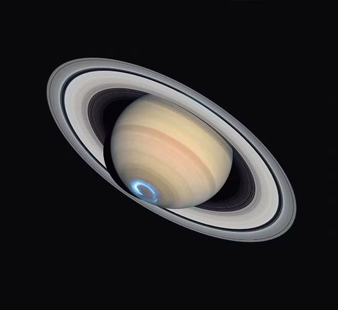 Vòng tròn khổng lồ quanh sao Mộc trong ảnh do Hubble chụp vào năm 2004.