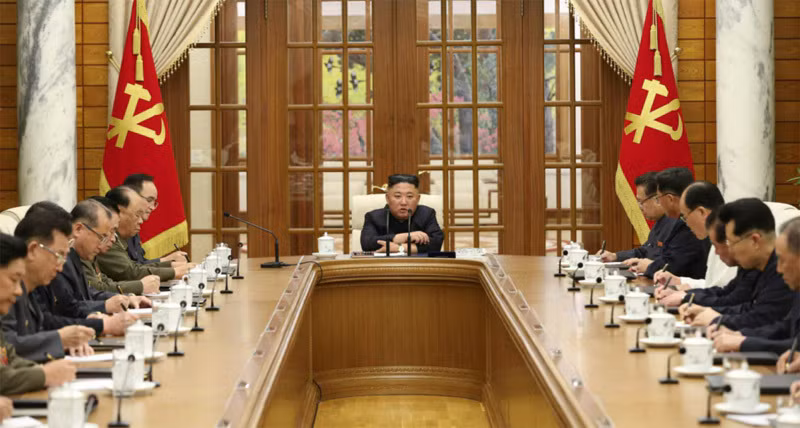 Vang bong nhieu ngay, ong Kim Jong Un tai xuat trieu tap hop khan