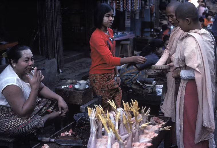 Cuoc song day sac mau o Myanmar thap nien 1970 - 1990 (2)