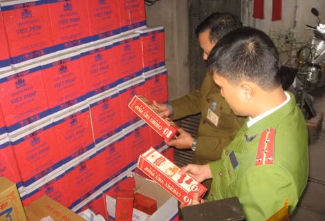 Rượu sản xuất "chui" bị bắt giữ tại Công ty Việt Pháp.