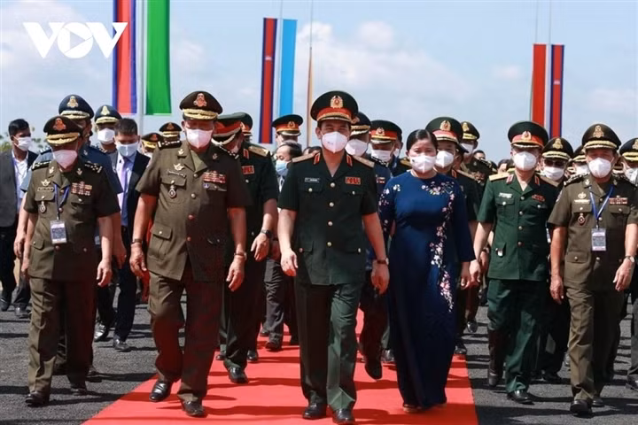 Ky niem 44 nam ngay Thu tuong Hun Sen sang Viet Nam tim duong cuu nuoc-Hinh-3