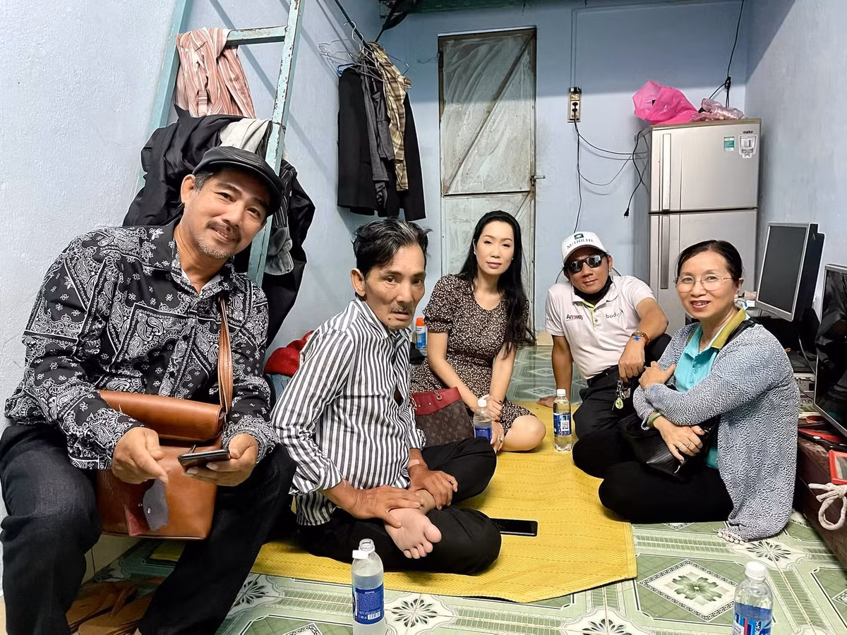 Ba tai tu cat-xe tinh bang vang: Nguoi song biet thu, ke o thue-Hinh-3