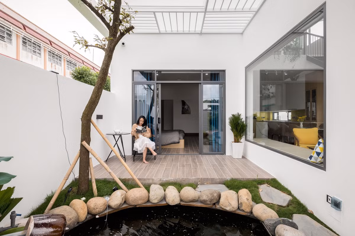 Ngoi nha binh yen, phong nao cung view ra ho ca koi mat me-Hinh-12