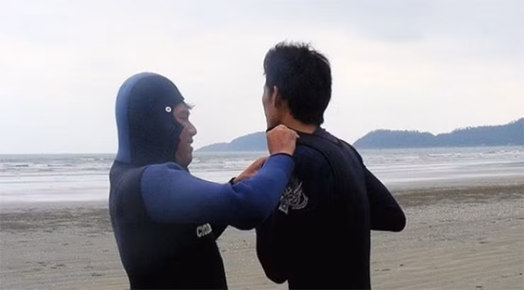 Việc đánh bắt hiện chủ yếu dựa vào thủ công và kinh nghiệm của người thợ lặn. Đợt này sản lượng rum ít do khan hiếm và các thương lái cũng tập trung gom hàng Tết nên rum biển "cháy hàng"