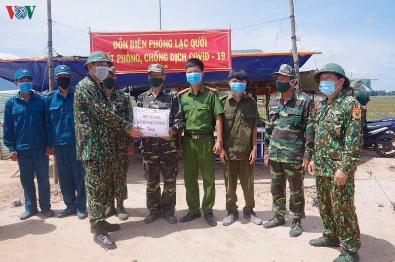 Bat giu gan 400 nguoi xuat, nhap canh trai phep tai An Giang-Hinh-2