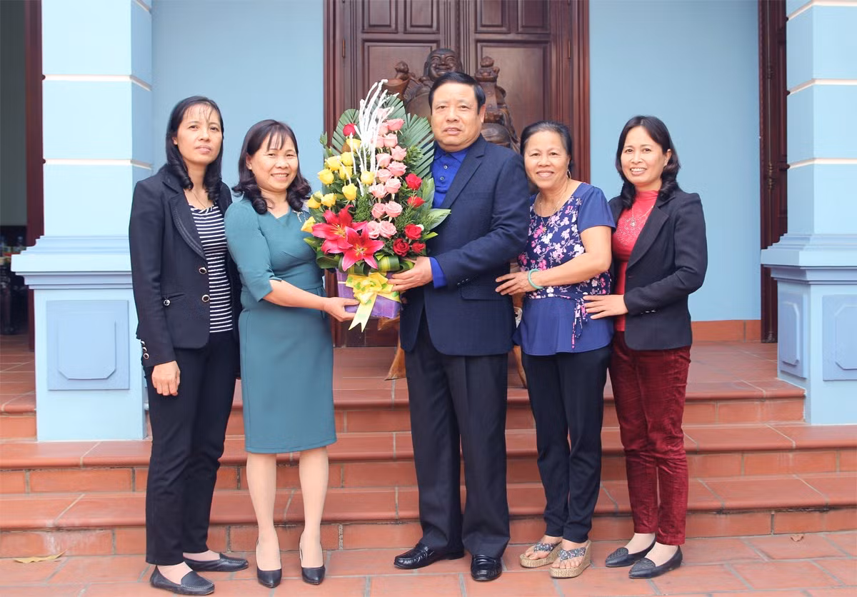 Dai tuong Phung Quang Thanh va nguoi thu truong cu-Hinh-4