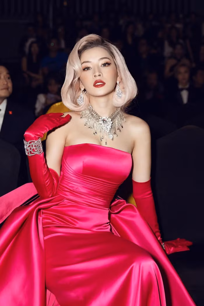 "Thánh cosplay" Vbiz gọi tên Chi Pu, hài hước nhất là màn hóa thân ảnh 11