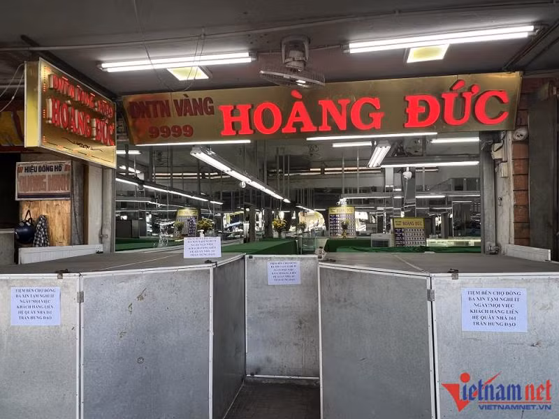 Tiết lộ số vàng bị cựu cán bộ trại giam nổ súng AK cướp tại Huế - Hình 2 Tiet lo so vang bi cuu can bo trai giam no sung AK cuop tai Hue-Hinh-2