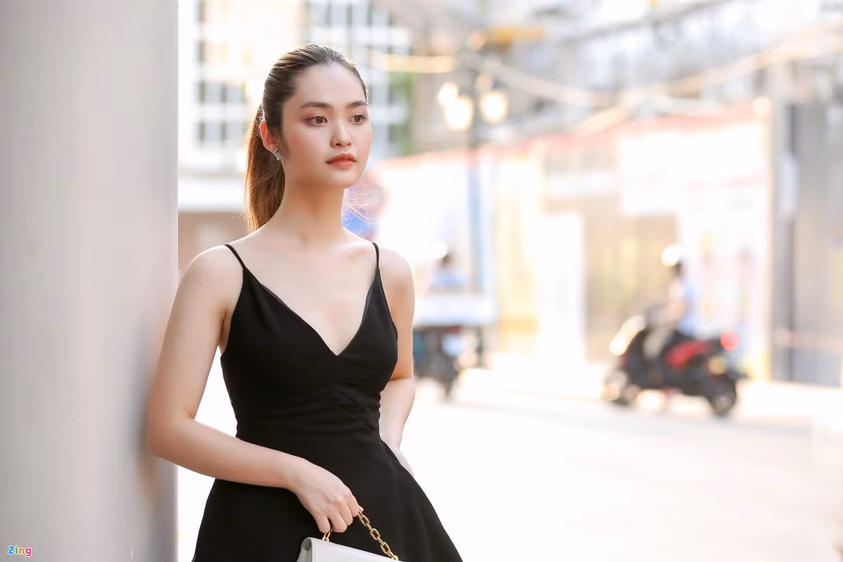 Khả năng ngoại ngữ của Nông Thúy Hằng cũng là lợi thế khi cô góp mặt ở Miss Earth. Sau đêm đăng quang, hoa hậu 23 tuổi giới thiệu bản thân bằng tiếng Anh khá trôi chảy. Cô thừa nhận bản thân còn nhiều thiếu sót về các kỹ năng nhưng sẽ cải thiện trong thời gian tới.