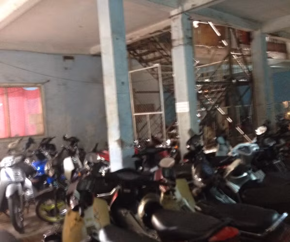 Vị trí cầu thang ở chung cư, nơi cô gái trẻ tử vong vì ngã từ tầng lầu xuống.