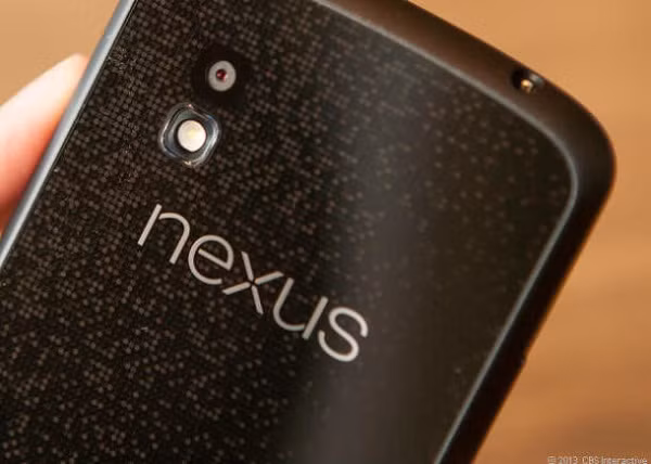 Nexus 5 sẽ có giá khởi điểm 6,6 triệu đồng. Nguồn thông tin nội bộ do trang công nghệ PhoneArena thu thập được cho biết phiên bản 16GB của Nexus 5 sẽ có giá 299 USD (khoảng 6,6 triệu đồng), trong khi phiên bản 32GB sẽ có giá 399 USD (khoảng 8,8 triệu đồng). Ngoài ra, phiên bản 16GB sẽ có pin 2300 mAh trong khi phiên bản 32GB sẽ có pin 3000mAh.