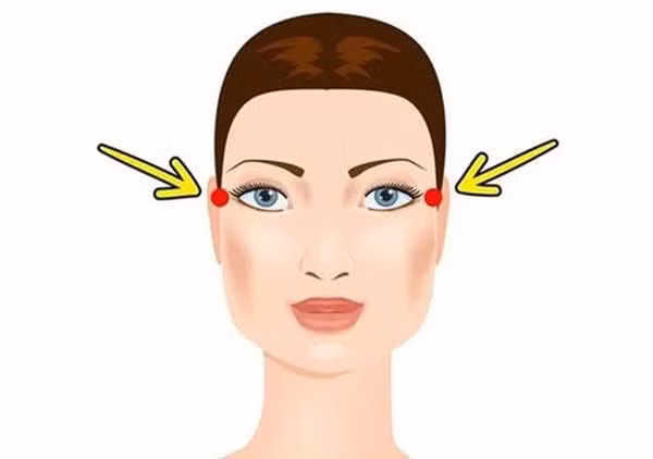  Trong cuộc sống khó có cơ hội kiếm tiền, cuộc sống sẽ có đôi chút khó khăn, dù có làm việc chăm chỉ thì công sức của bạn cũng sẽ nhận được ít hơn. Nếu muốn giảm bớt tác động của nốt ruồi này đối với bản thân, bạn thường có thể che nó bằng tóc hoặc có thể chọn kết hôn càng muộn càng tốt. 