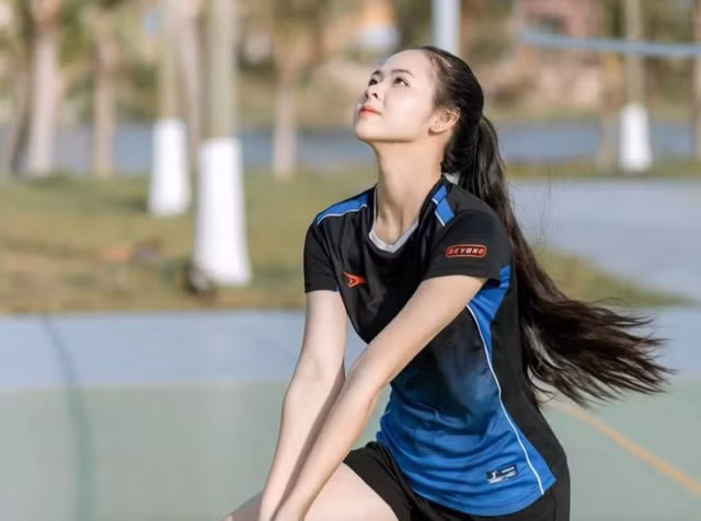 Ngân Hà bày tỏ: "Bản thân tôi là một cô gái gắn bó với các sân bóng đầy nắng, đầy mồ hôi, nước mắt và sự nỗ lực. Đến với Miss World Vietnam, tôi sẽ mang đến một màu sắc mới đại diện cho năng lượng tích cực của các cầu thủ và khẳng định rằng một cô gái thể thao cũng có thể chinh chiến trên đấu trường nhan sắc". Hiện tại, ngoài việc học và tham gia thể thao, Ngân Hà còn làm mẫu ảnh và tham gia diễn xuất.