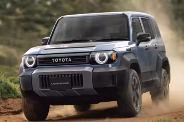 Mẫu xe này có tên mã nội bộ là 500D. Được biết, tạp chí Best Car đã đăng video giới thiệu về xe SUV Toyota Land Cruiser FJ vào ngày 11/5/2025 nhằm quảng bá ấn phẩm mới sẽ phát hành tại Nhật Bản. Theo truyền thống ngành truyền thông ô tô Nhật, tạp chí luôn phát hành sớm trước 1 tháng so với ngày ghi trên bìa.