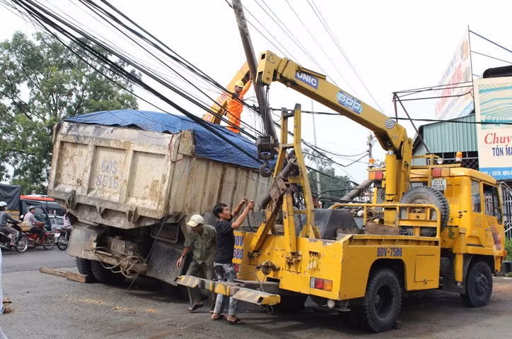 Các ngành liên quan đang tiến hành khắc phục sự cố.