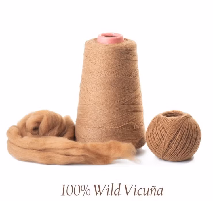 Do số lượng có hạn mà nhu cầu thì chưa bao giờ “hạ nhiệt”, nên len Vicuña có giá từ 399 đến 600 USD (khoảng 9 - 13 triệu đồng).