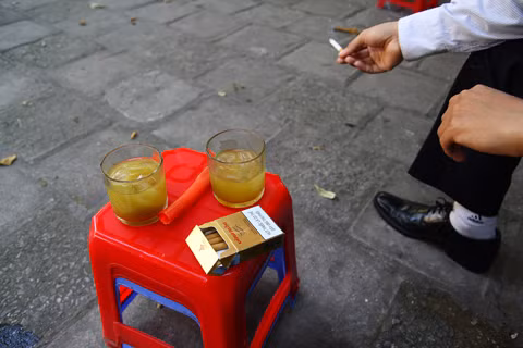 Cơ quan chức năng cảnh báo, trà đá nhiễm khuẩn E. coli sẽ gây hại cho rất nhiều người, vì đối tượng sử dụng loại đồ uống này rất lớn. Trước đó, đã từng có thông tin các nhà sản xuất chè trộn bùn và phân lân vào để giúp nước chè xanh hơn, gây tâm lý hoang mang đối với người sử dụng.