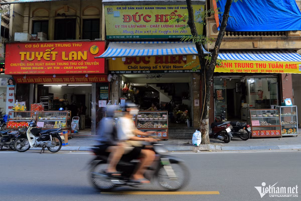 Cảnh tượng trái ngược ở một số cửa hàng bán bánh Trung thu - Hình 6 Canh tuong trai nguoc o mot so cua hang ban banh Trung thu-Hinh-6