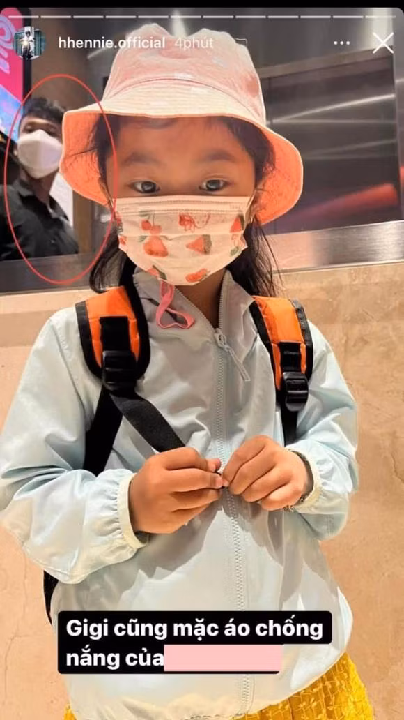 HHen Nie lan dau lo anh sanh doi ben ban trai sau khi tai hop