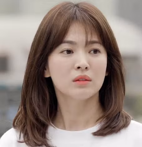 3 nữ thần tóc mái mưa mới kế thừa Song Hye Kyo, liệu có lấn át được đàn chị? - Hình 2 3 nu than toc mai mua moi ke thua Song Hye Kyo, lieu co lan at duoc dan chi?-Hinh-2