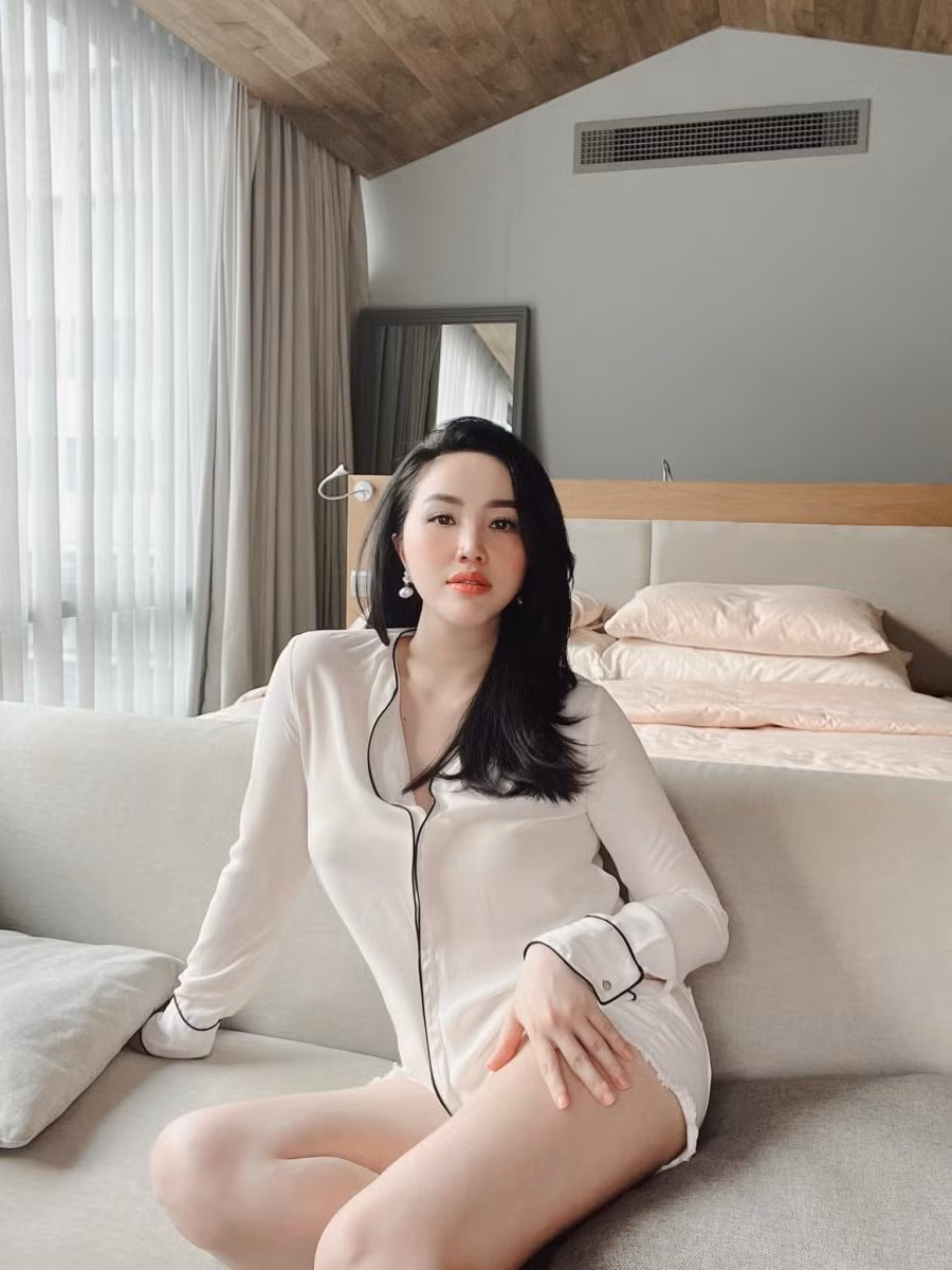 Bảo Thy sau sinh liên tục khoe dáng chuẩn eo thon chẳng kém gì thời còn son - Hình 3 Bao Thy sau sinh lien tuc khoe dang chuan eo thon chang kem gi thoi con son-Hinh-3