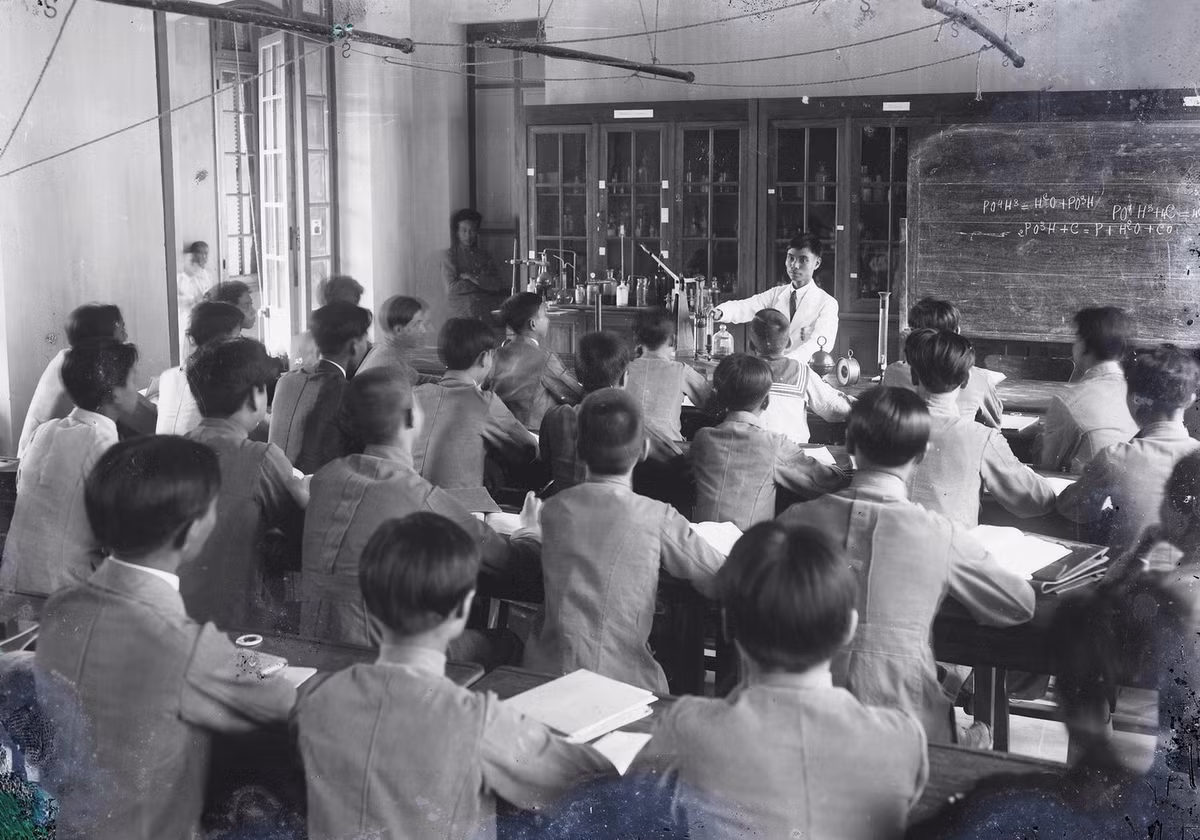 Góc nhìn khác về giờ vật lý ở trường Albert Sarraut.