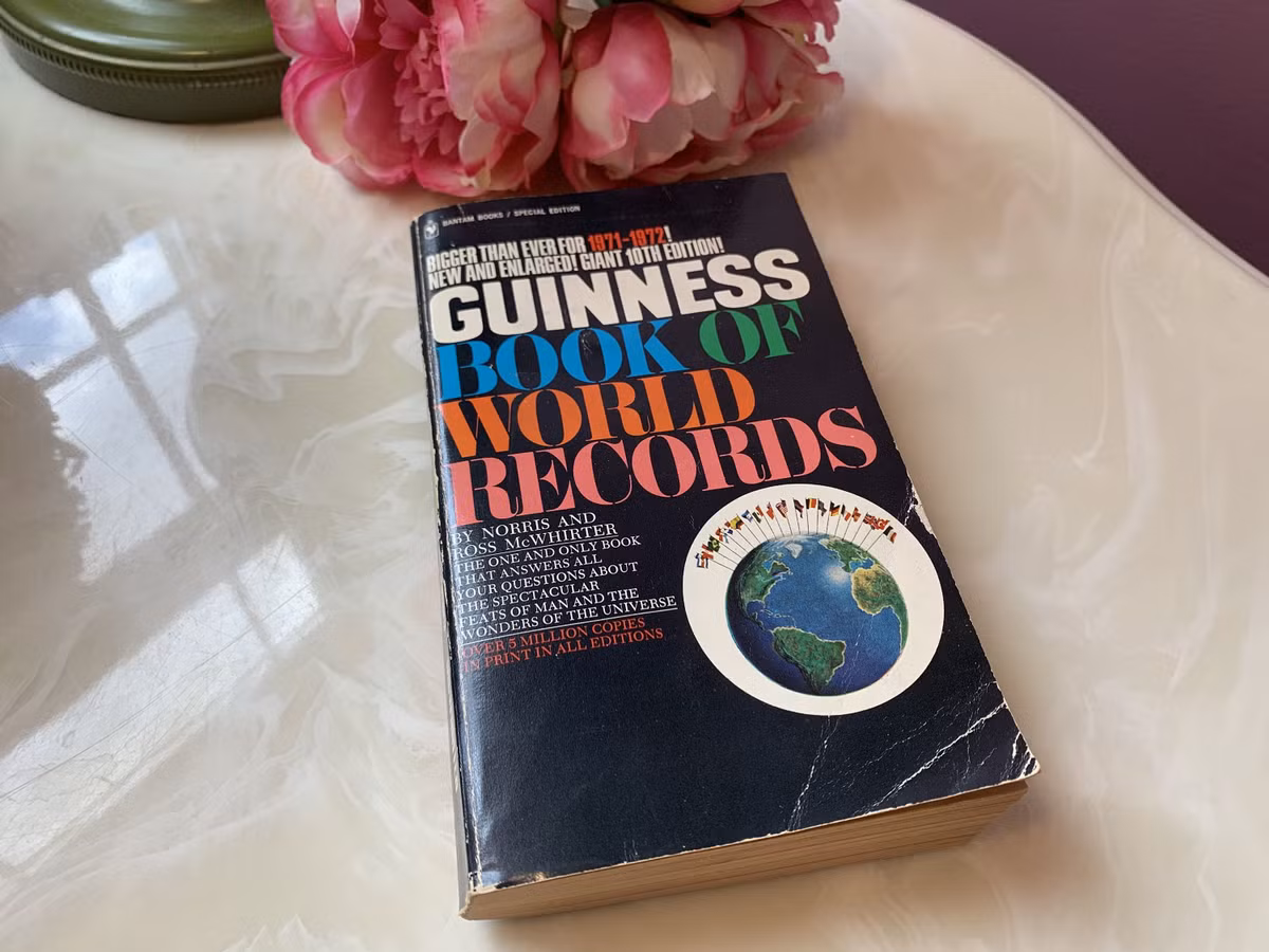Phiên bản Kỷ lục Guinness của Mỹ ra mắt vào năm 1956 và ngay sau đó là phiên bản ở một số quốc gia khác. Anh em nhà McWhirters đã đi khắp thế giới để khảo sát và xác minh các kỷ lục.