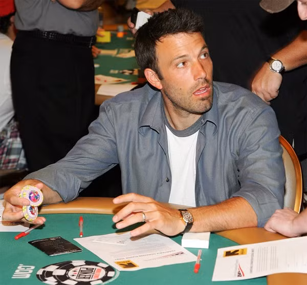 Ben Affleck có thể ngồi suốt đêm đánh bài mà không biết chán.
