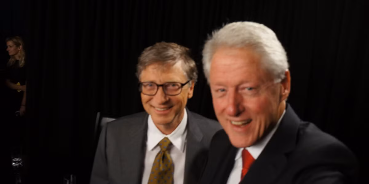 Còn đây là ảnh tự sướng ông Bill Clinton chụp với người sáng lập tập đoàn Microsoft Bill Gates.