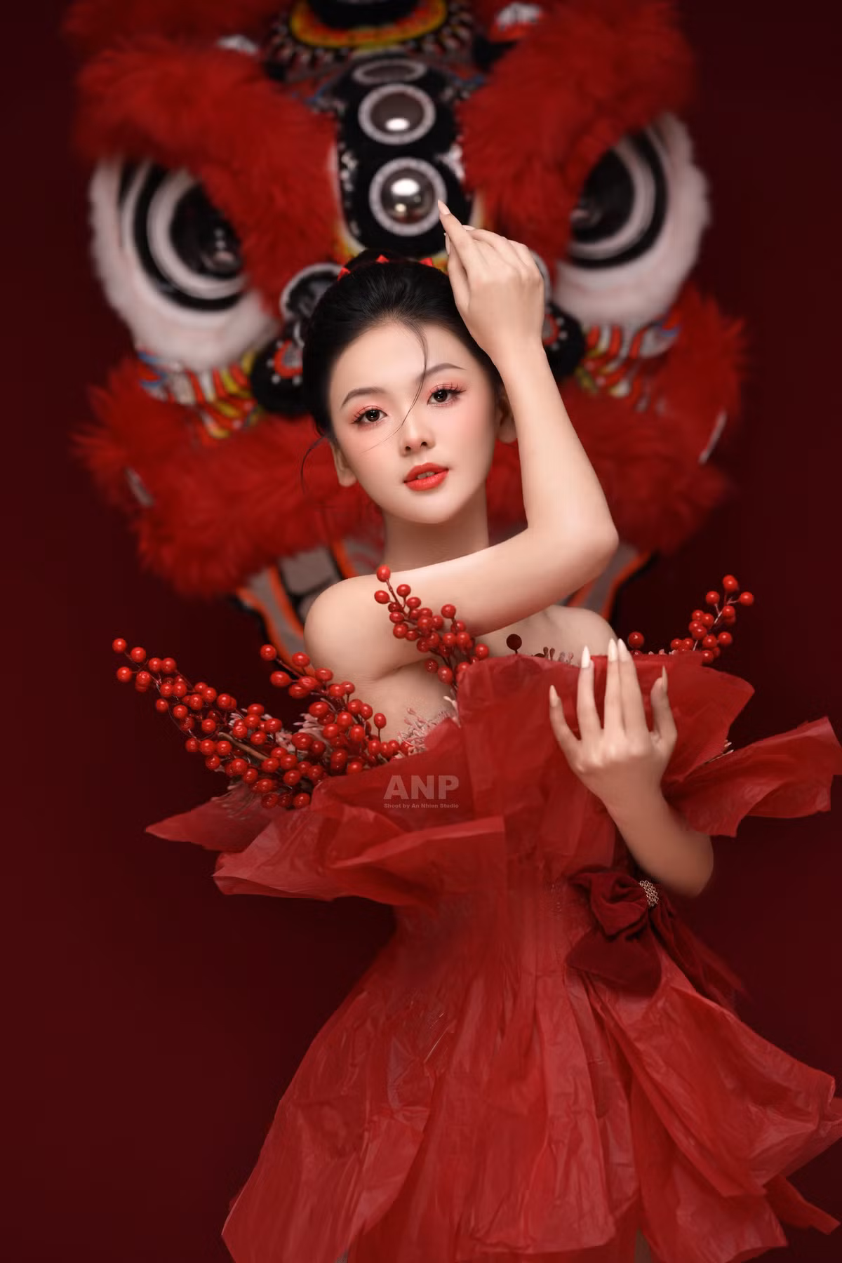 Co nang mau anh nguoi Viet goc Hoa thu hut cong dong mang