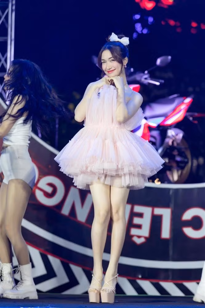 Hoa Minzy dung hang mot loat hoa hau Gen Z-Hinh-2
