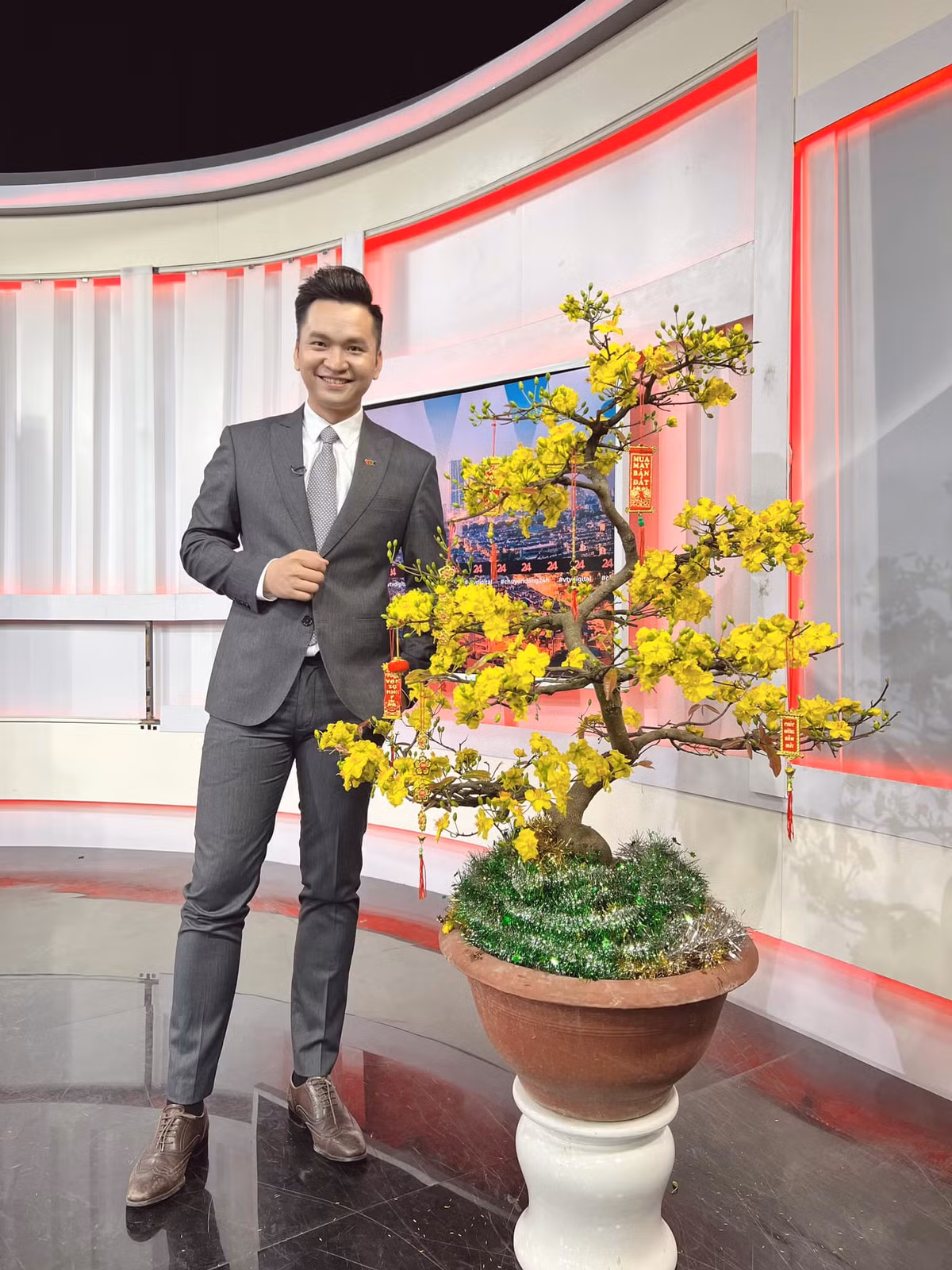 Lan hiem hoi MC Hanh Phuc VTV dang anh ba xa va con gai