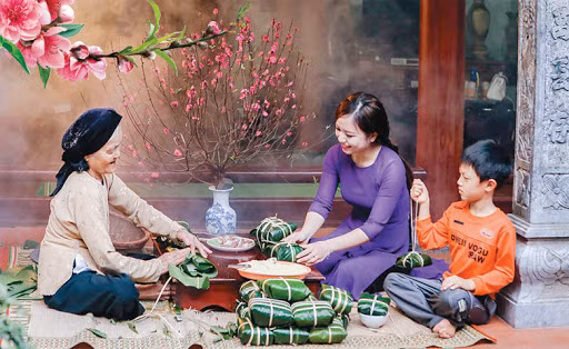 Với những người dân lao động: Xu hướng tìm người xông đất là người tốt tính, biết ăn ở kính trên nhường dưới, sức khỏe tốt cũng như gia đình thuận hòa, yên vui là được.