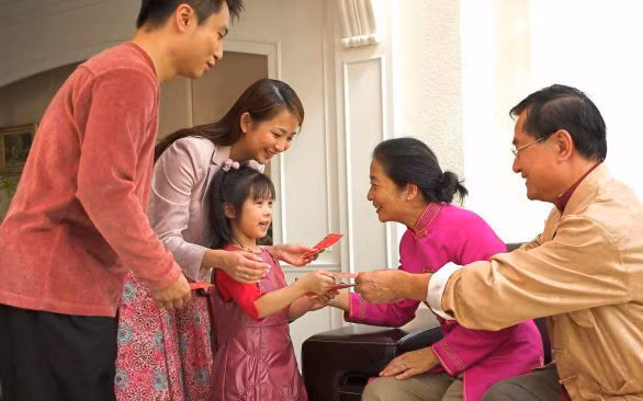 Gia chủ tuổi Ngọ: Dần, Mùi, Tuất, Hợi. Gia chủ tuổi Mùi: Mão, Mùi, Ngọ, Hợi. Gia chủ tuổi Thân: Tý, Thìn, Ngọ, Tuất. Gia chủ tuổi Dậu: Sửu, Dần, Thìn, Hợi. Gia chủ tuổi Tuất: Dần, Ngọ, Tuất, Hợi. Gia chủ tuổi Hợi: Dần, Mùi, Ngọ, Tuất. * Thông tin mang tính chất tham khảo