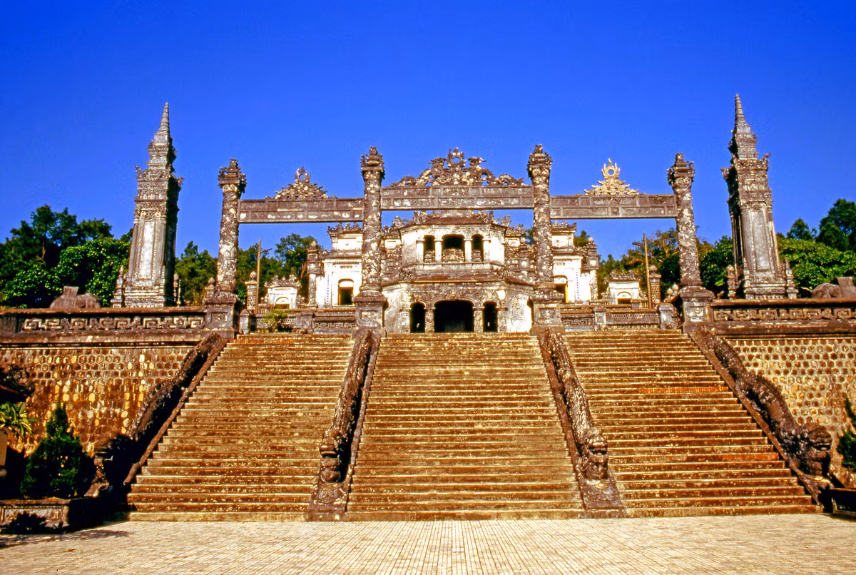 Toàn cảnh lăng Khải Định.
